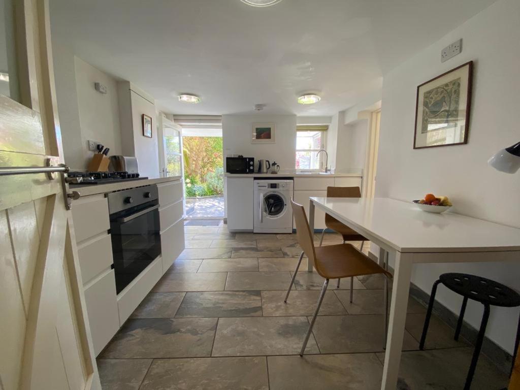 ブリストルClifton Garden Flat With Parkingアパートメント エクステリア 写真